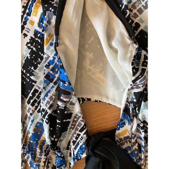 BCBG BowTie Embellished Beaded Empire Blue White Yellow Pleated Dress Size 6 a1 - Picture 9 of 12